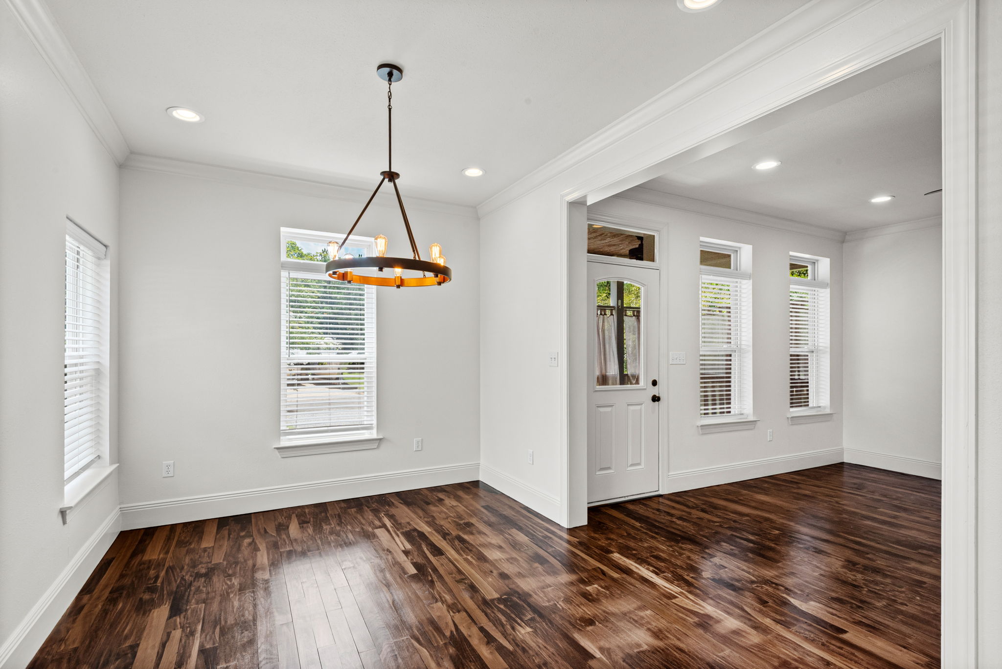 Dining room.