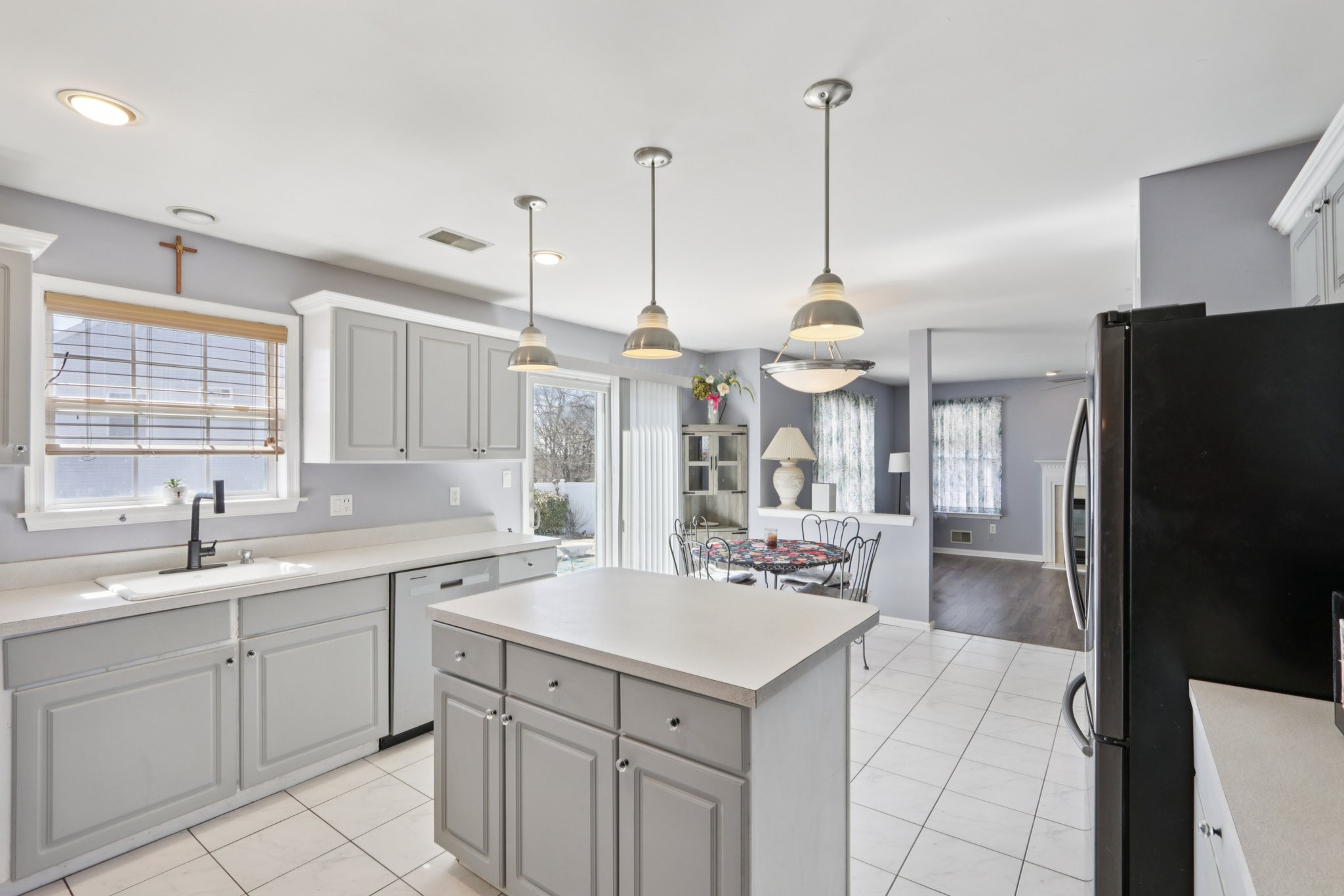 Compass Rd-S2103-018.jpg