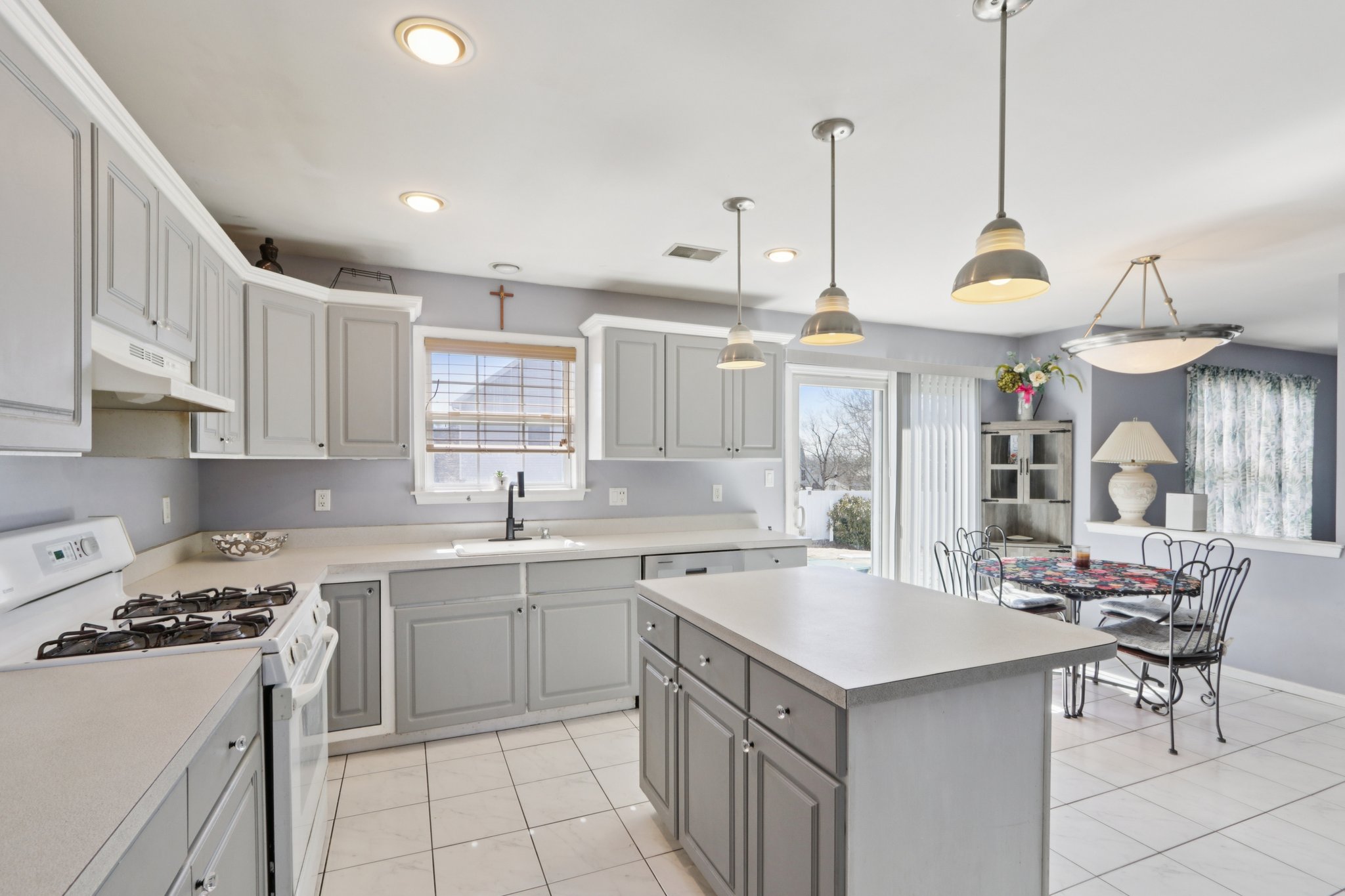 Compass Rd-S2103-020.jpg