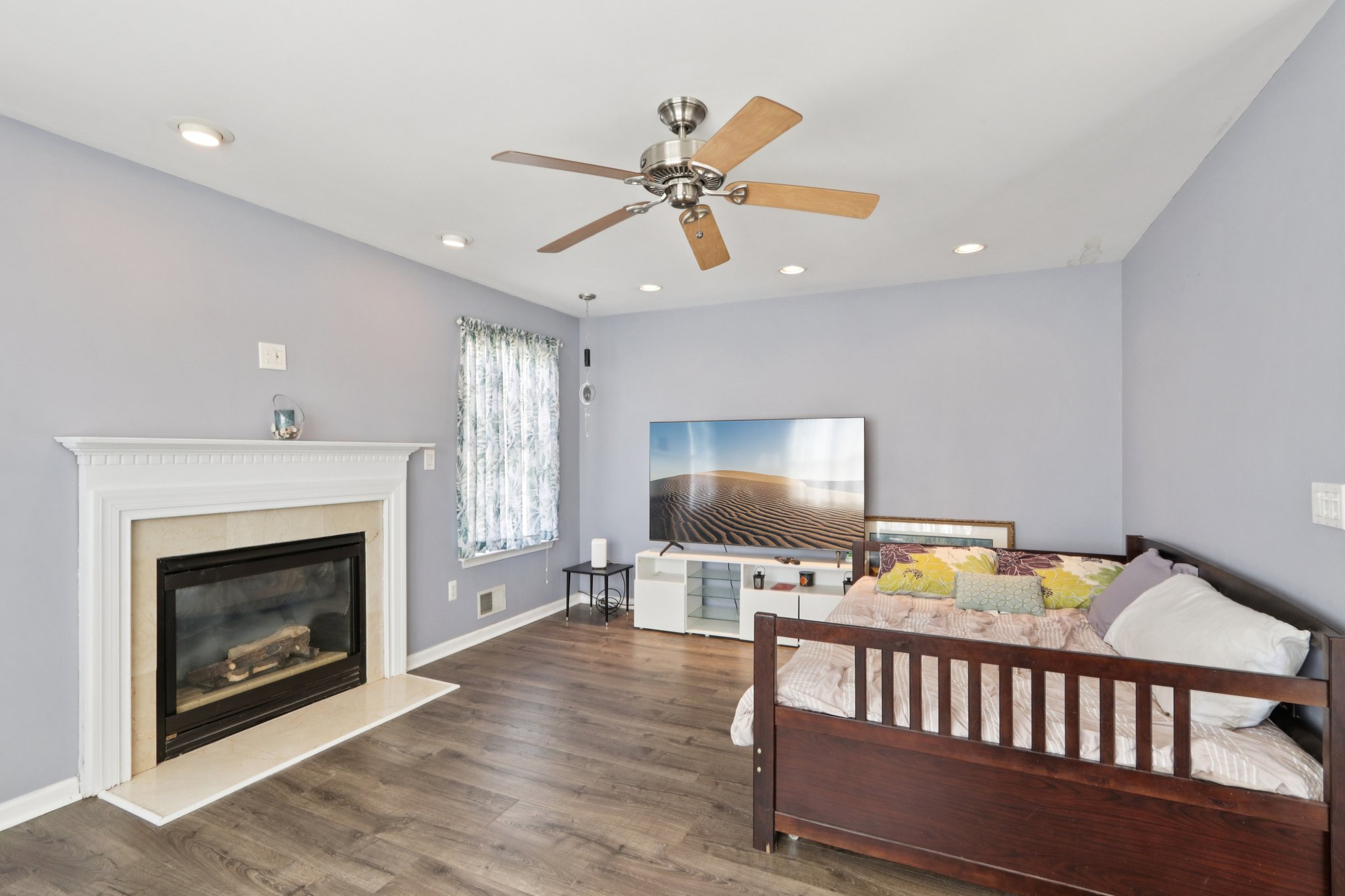 Compass Rd-S2103-027.jpg