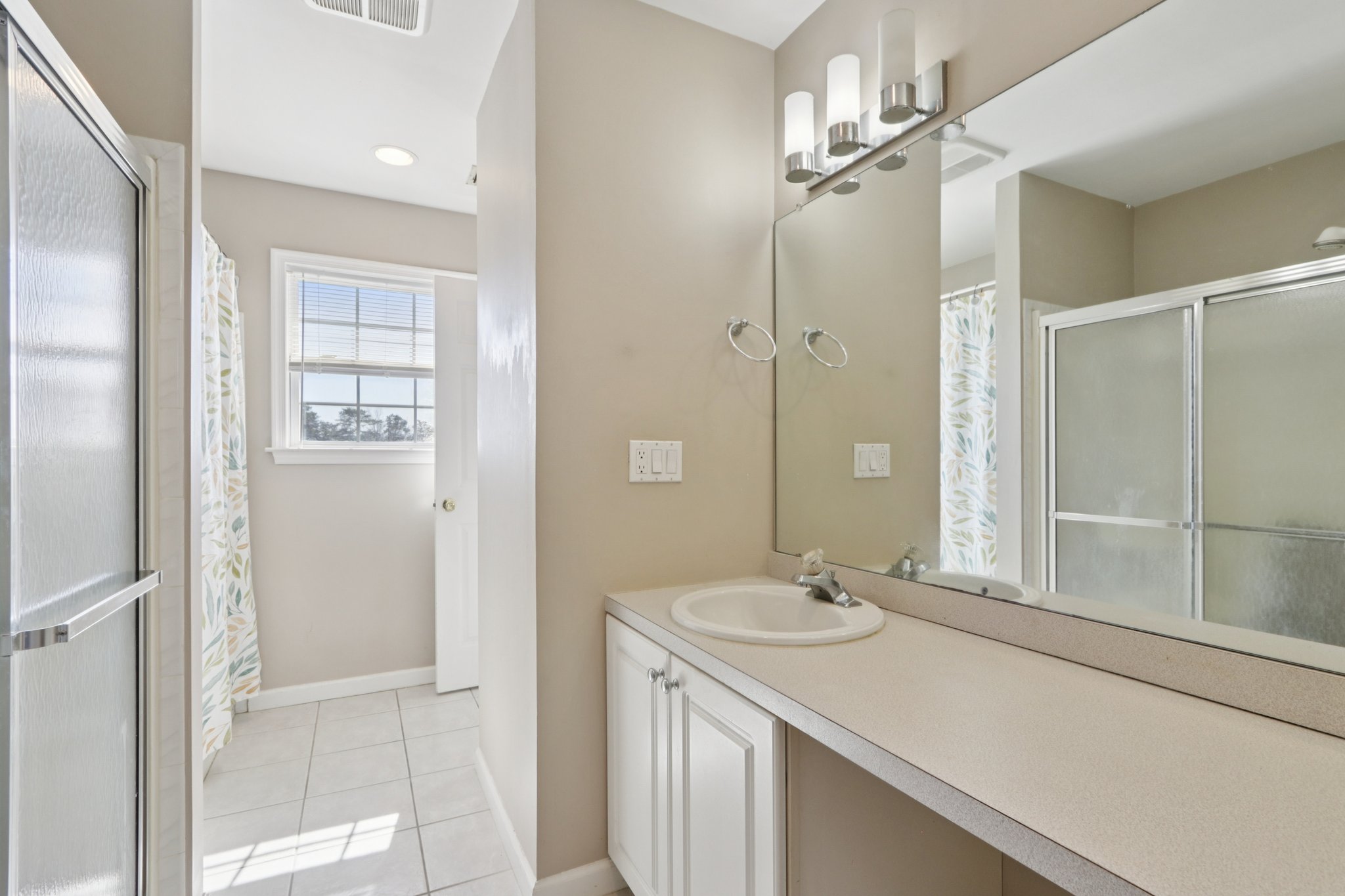 Compass Rd-S2103-035.jpg