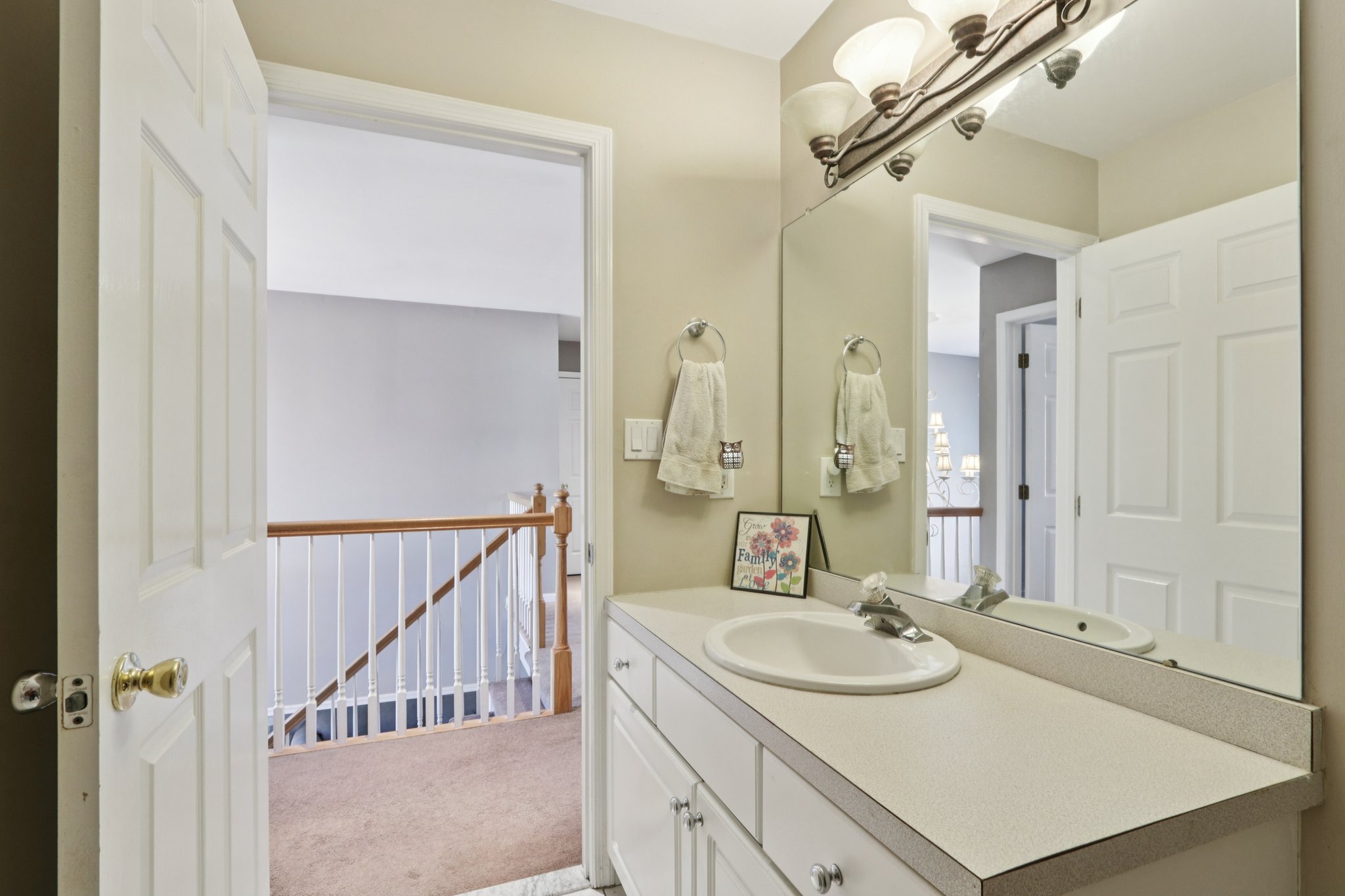 Compass Rd-S2103-040.jpg