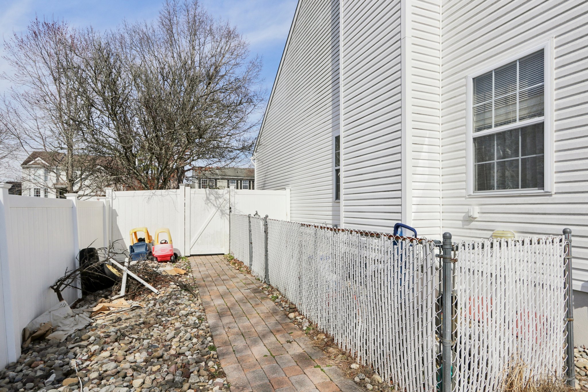 Compass Rd-S2103-051.jpg