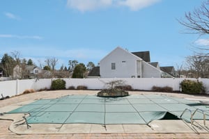 Compass Rd-S2103-049.jpg