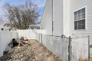 Compass Rd-S2103-051.jpg