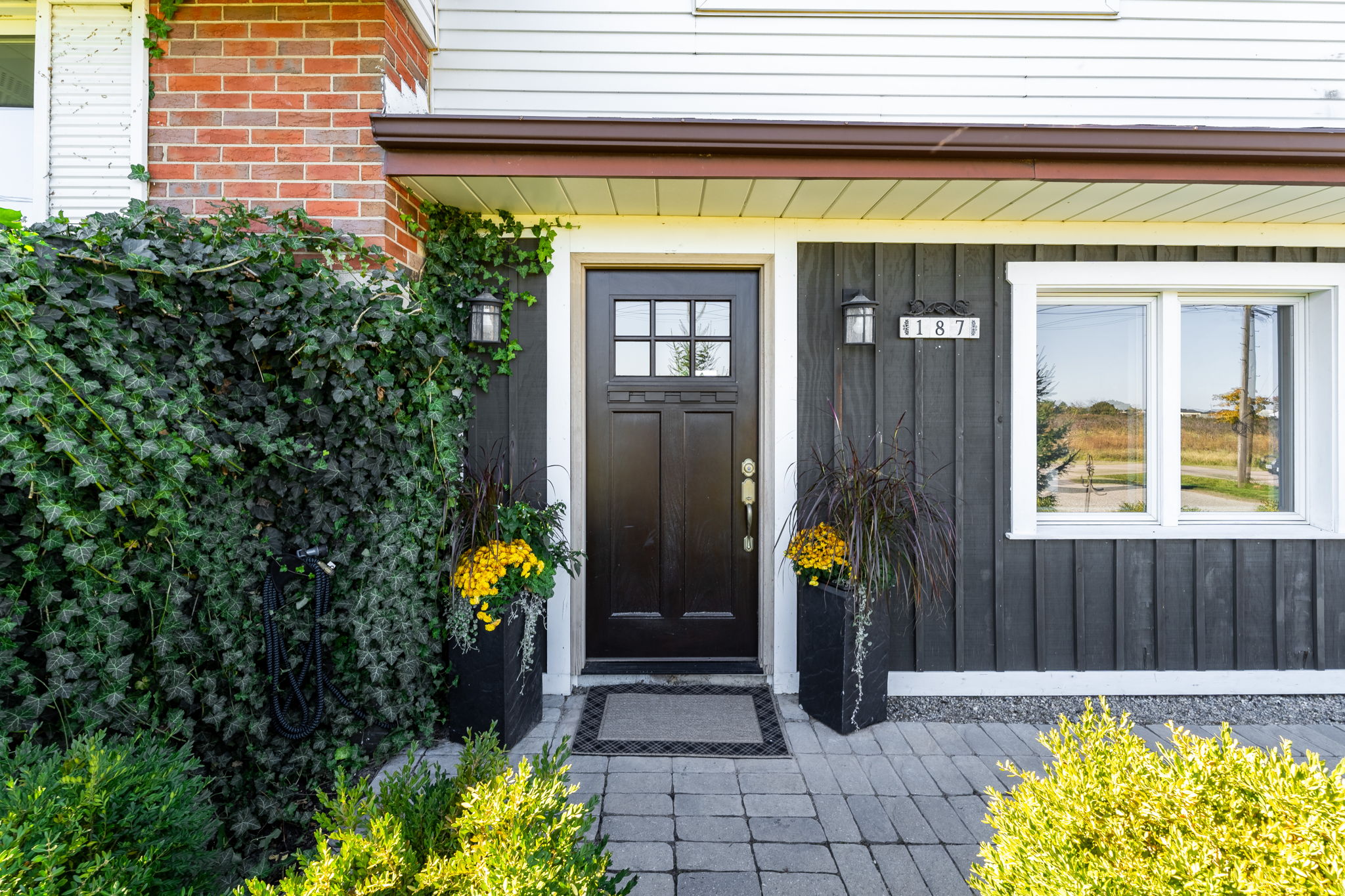 Front Porch/Entrance