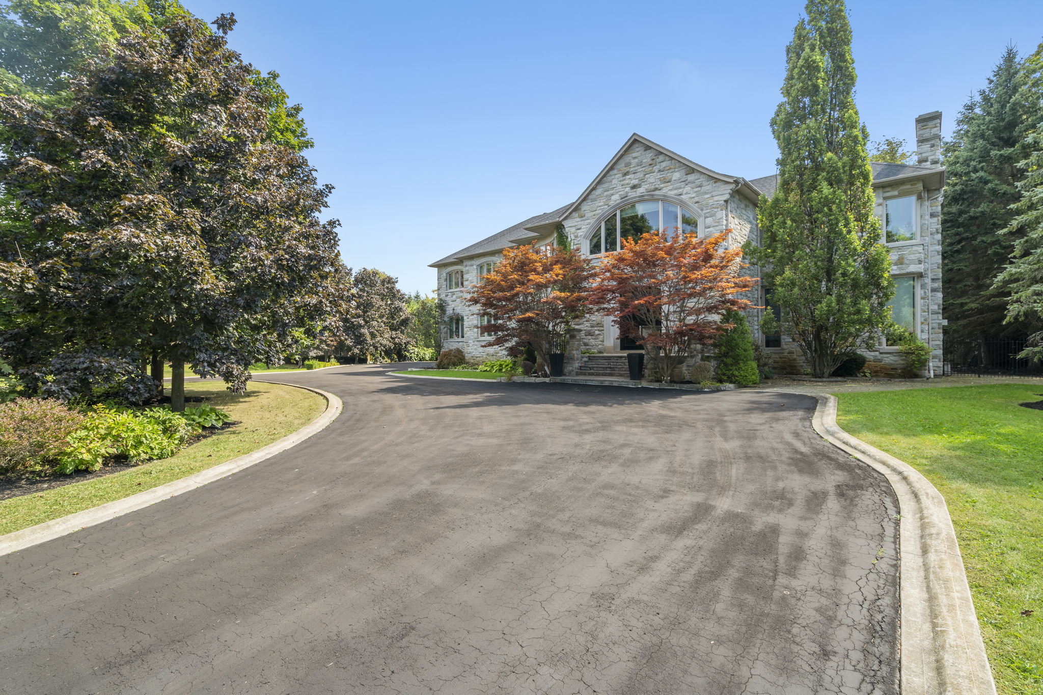 187 Mattucci Ct Vaughan, ON L4L 8Z1