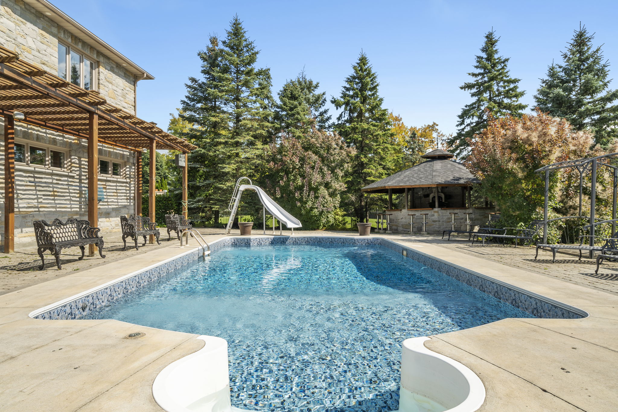 187 Mattucci Ct Vaughan, ON L4L 8Z1