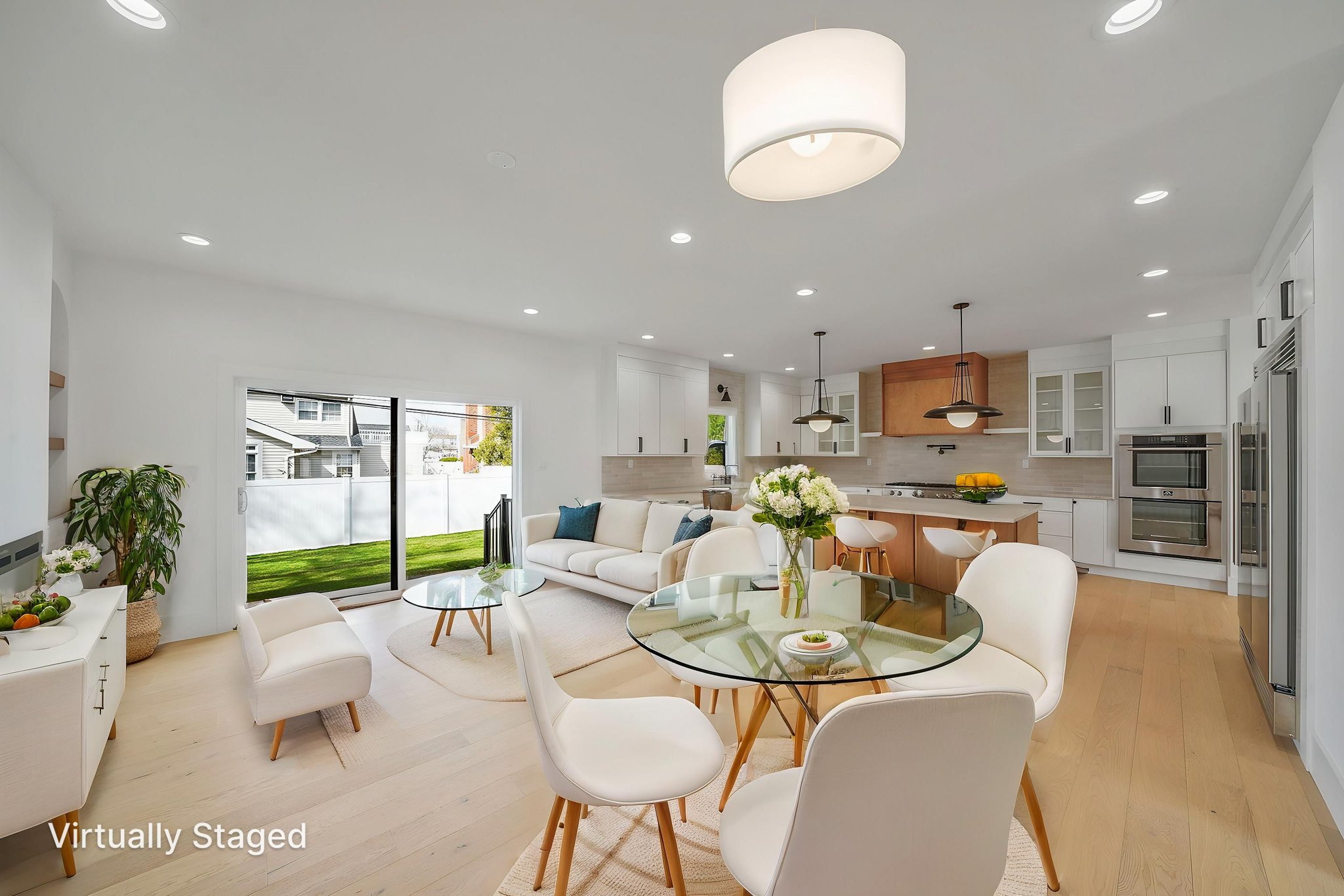 15595 Final 0021 virtually staged.jpg