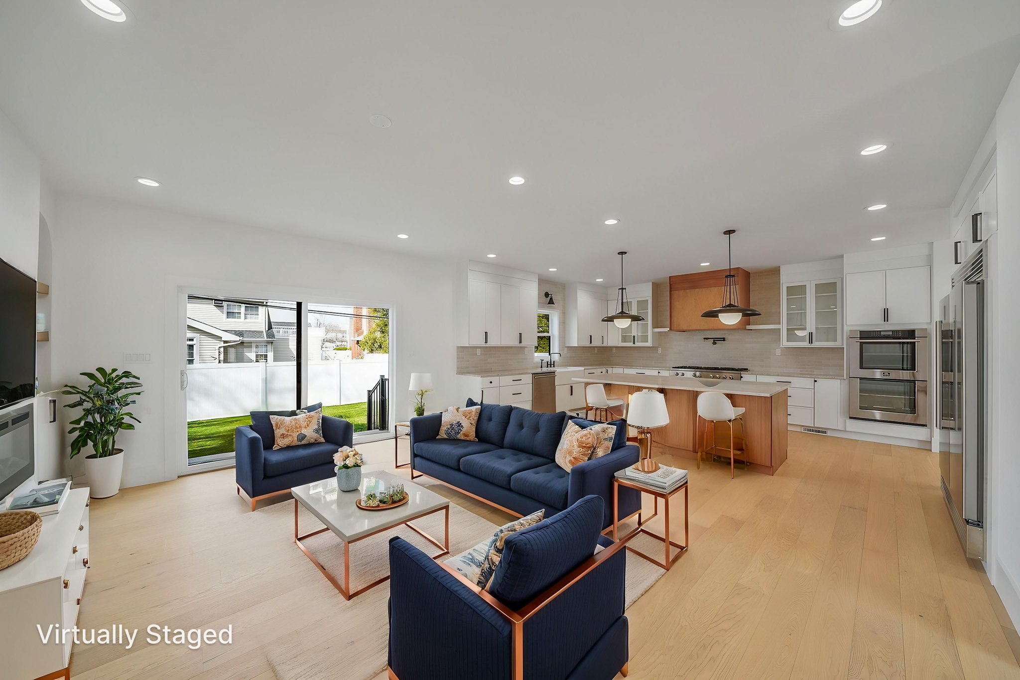 15595 Final 0021 virtually staged.jpg