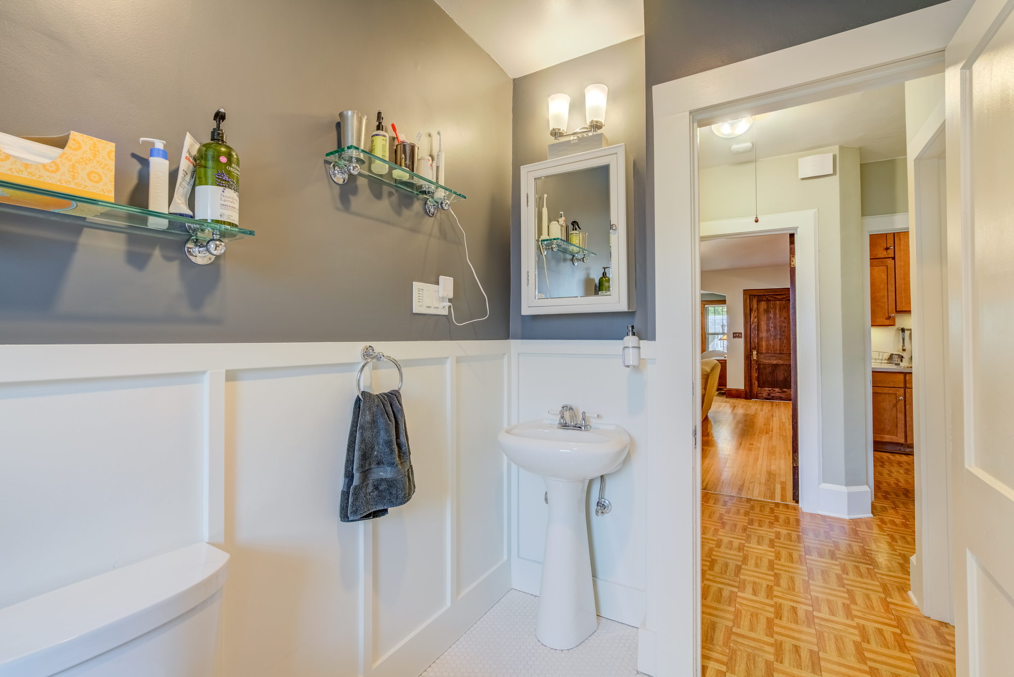 15 Bathroom 2 Vanity
