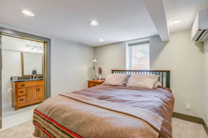 19 Bedroom 1/Bathroom 1