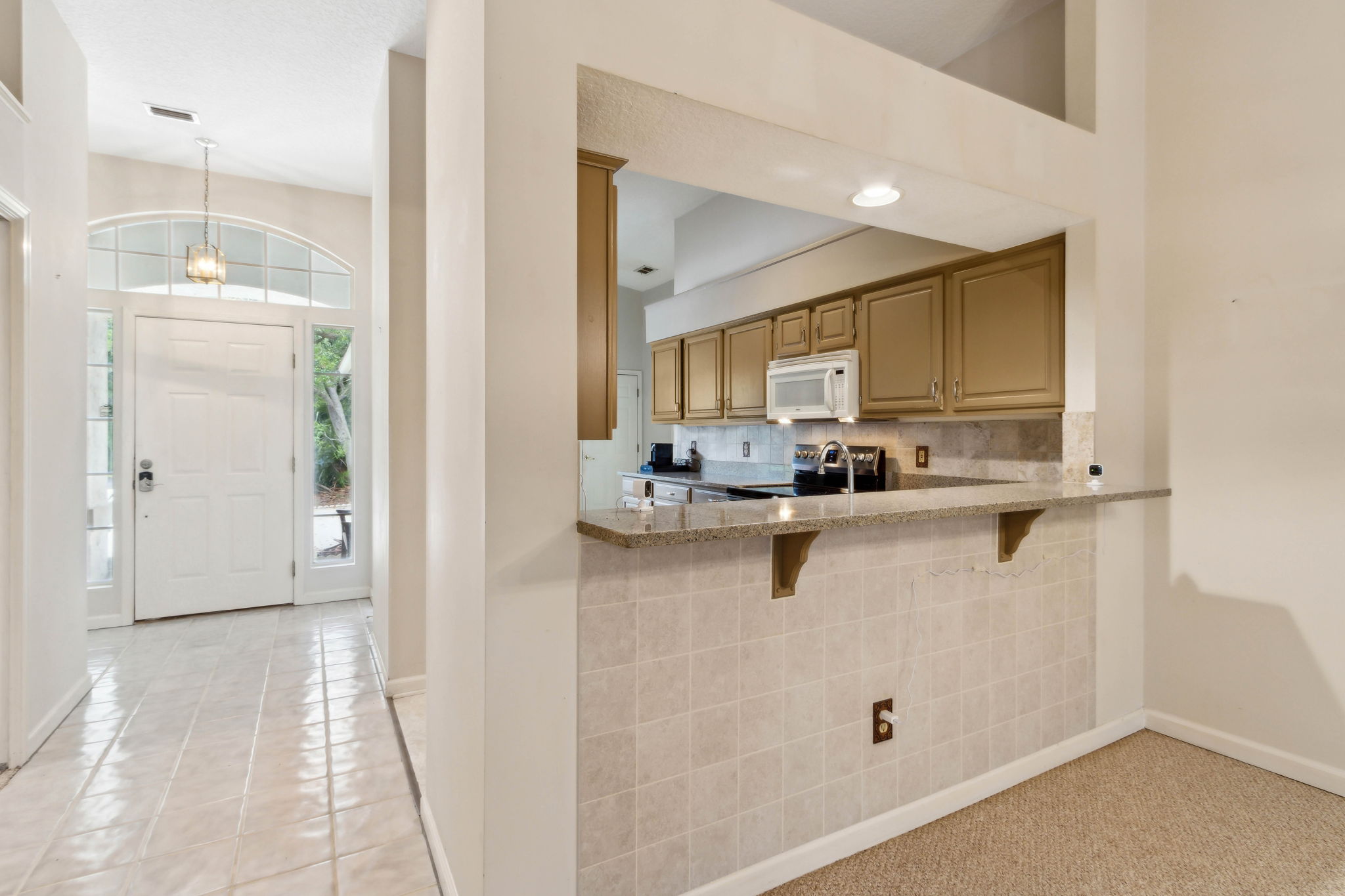 Kitchen/Foyer