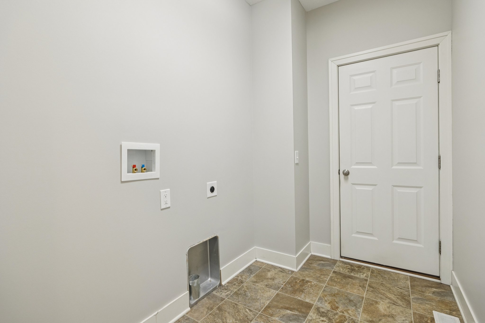 7833 - 18721 Mason St_029.jpg