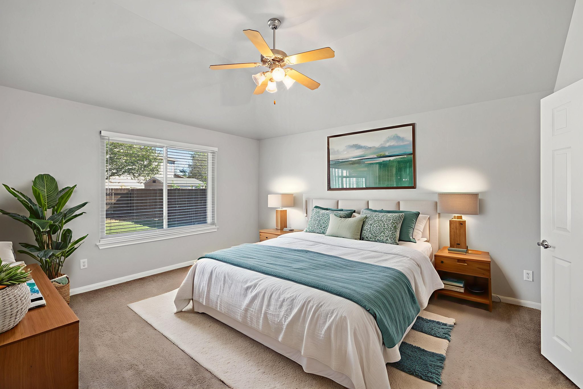 0M6A1195 virtually staged.jpeg