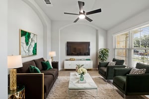 0M6A1070 virtually staged.jpeg