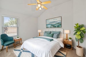 0M6A1083 virtually staged.jpeg