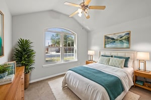 0M6A1104 virtually staged.jpeg