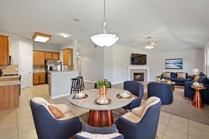 0M6A1181 virtually staged.jpeg