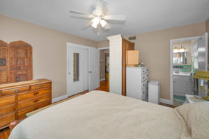 Primary Bedroom1c