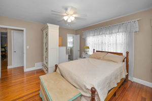 Primary Bedroom1d