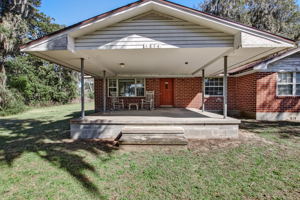 Front Porch/Entrance