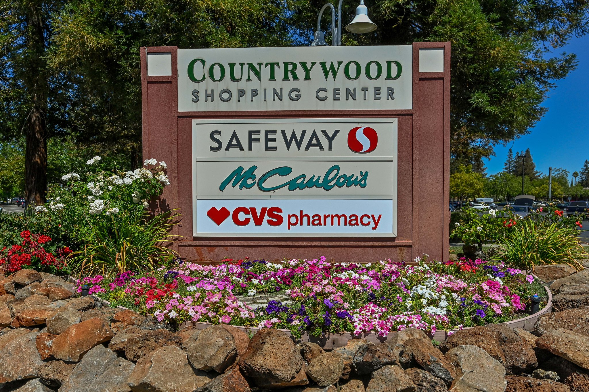 Countrywood Shopping & Restaurants