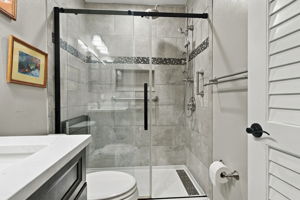  Photo 33