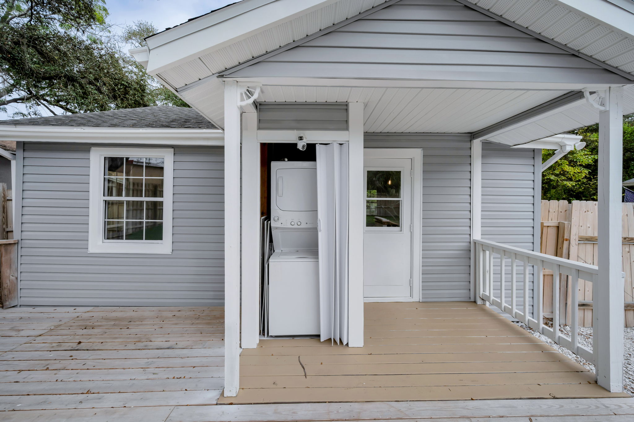 Rear Entry and Laundry