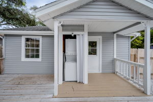 Rear Entry and Laundry