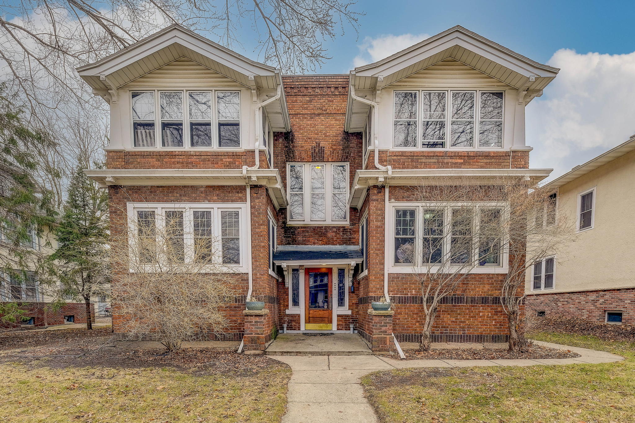 Stately Classic 4 Unit Pullman Condo