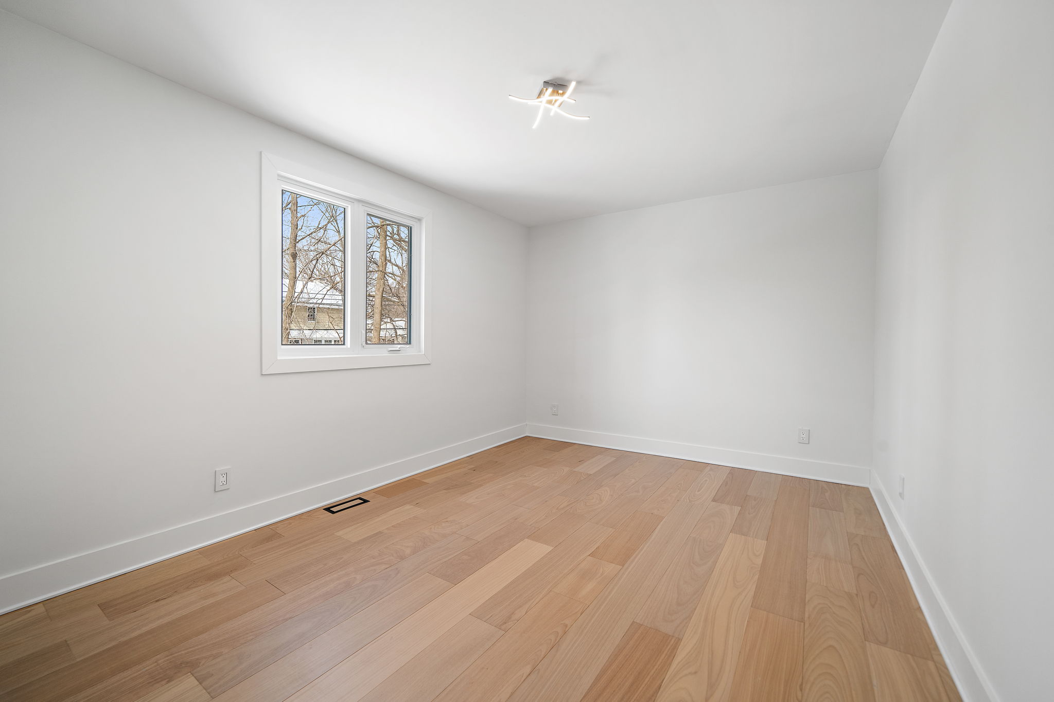 188 Av Kensington, Beaconsfield, QC H9W 2J3 Montreal Real Estate