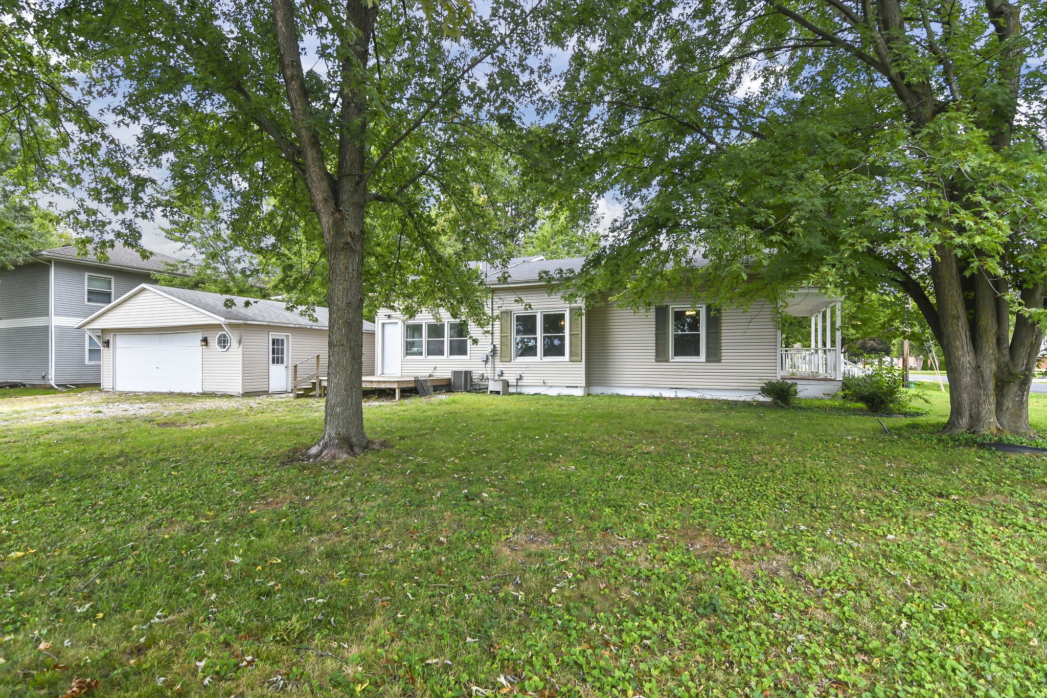 188 E Vance St, Virden, IL 62690 Design Eyes Photography