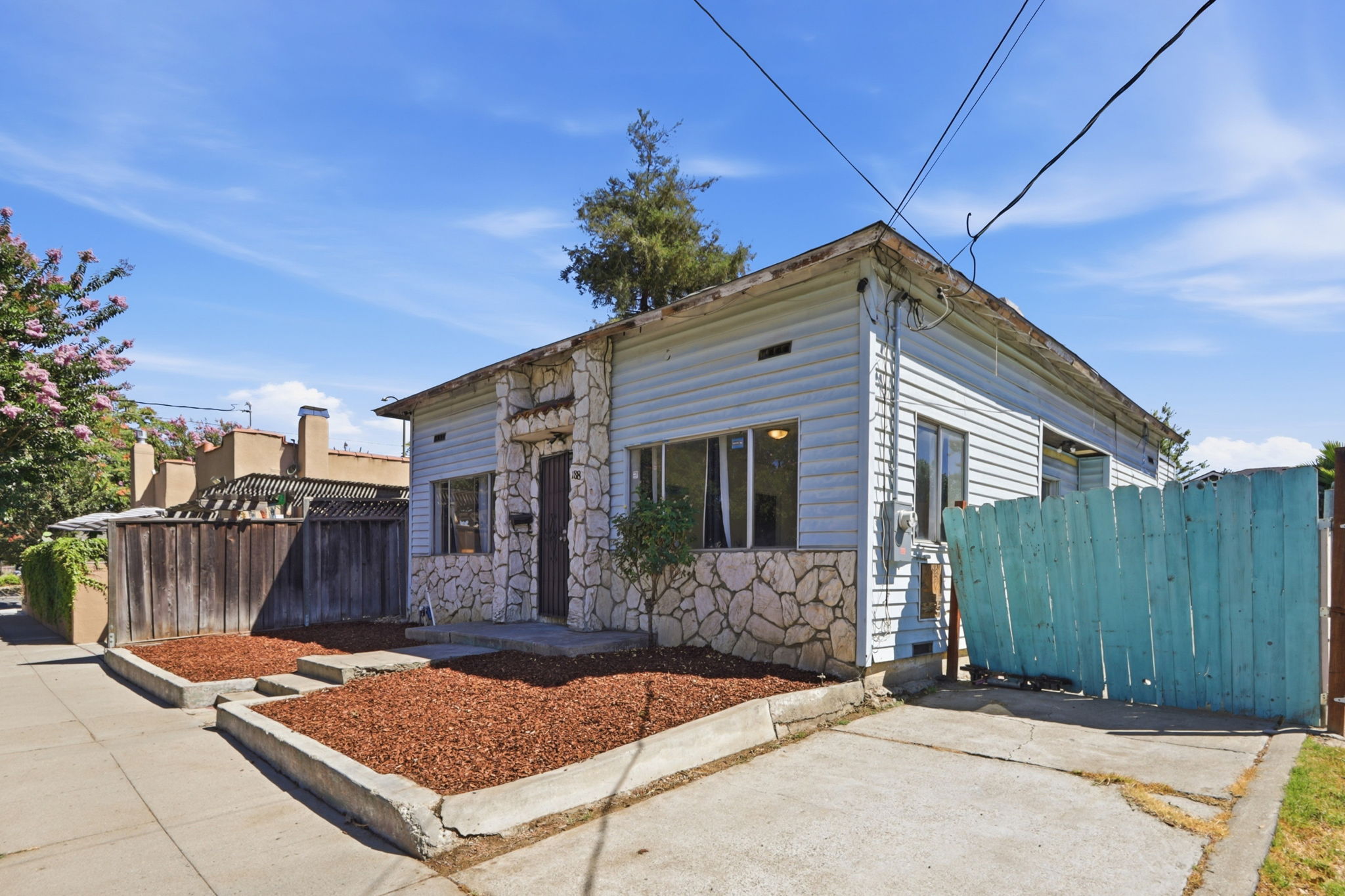 002_F8_188 N 18th St