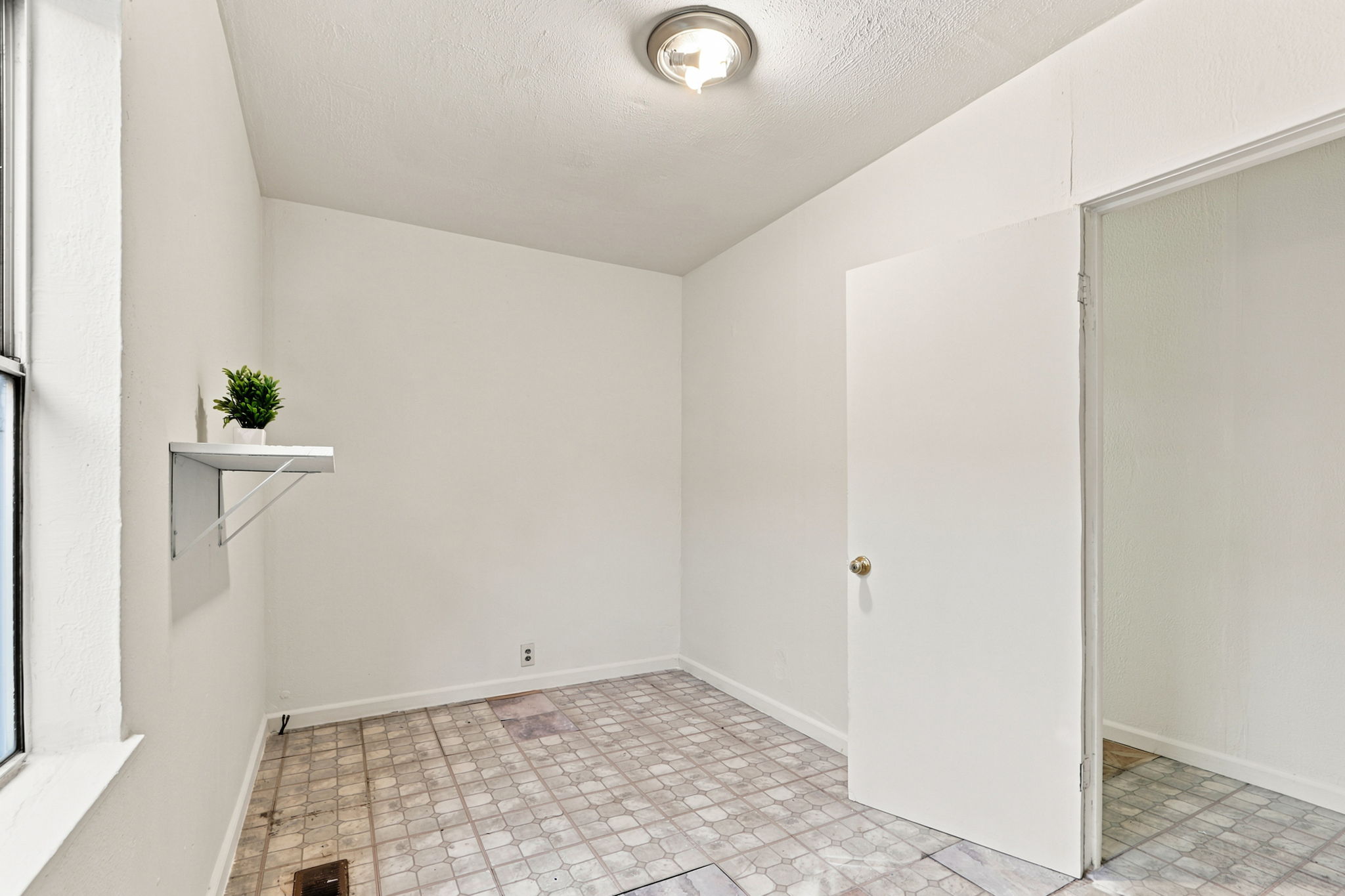 034_F8_188 N 18th St