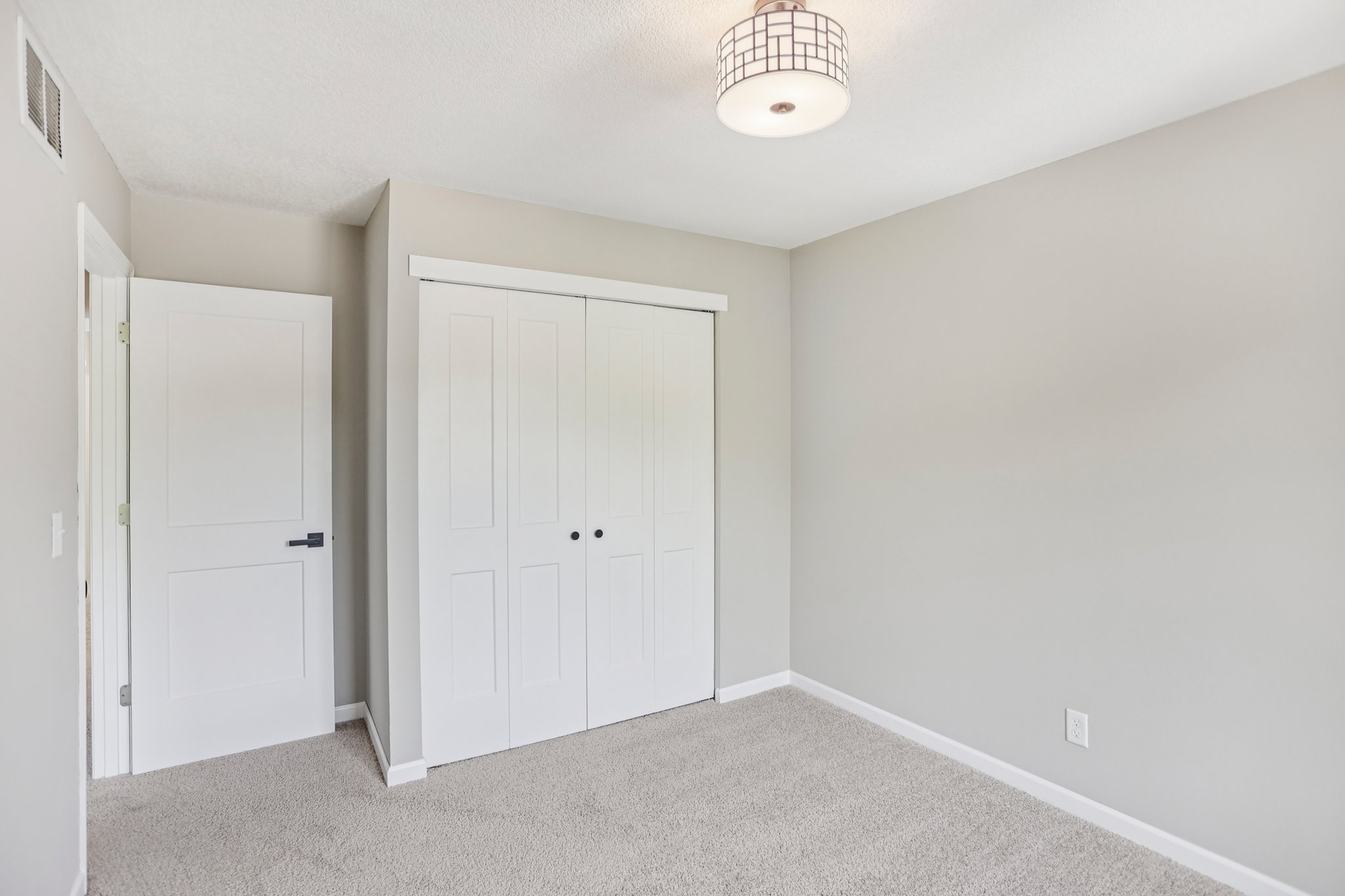 River Woods Ln-S2907-024.jpg