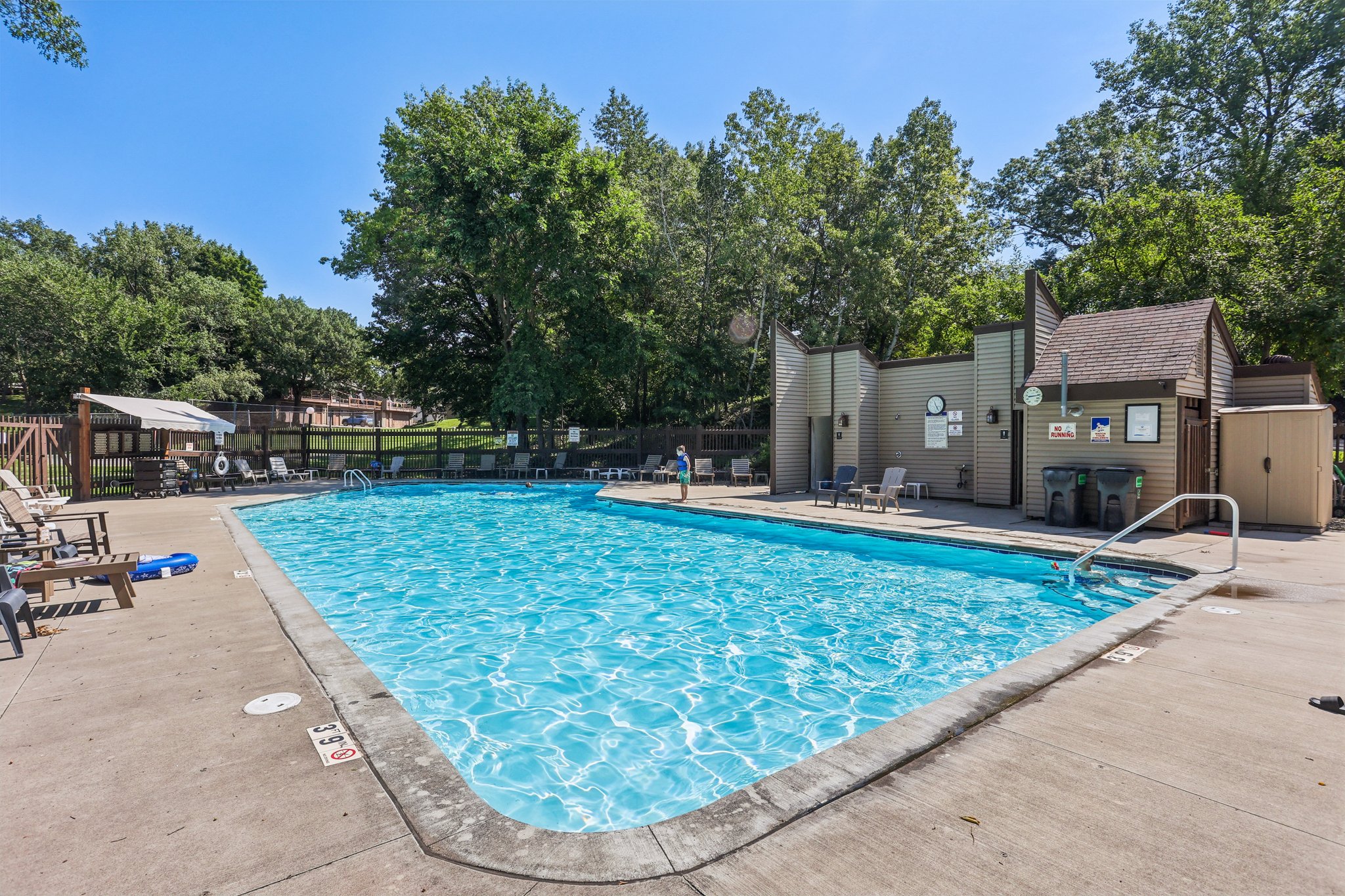 River Woods Ln-2907-910.jpg