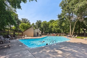 River Woods Ln-2907-906.jpg