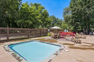 River Woods Ln-2907-908.jpg