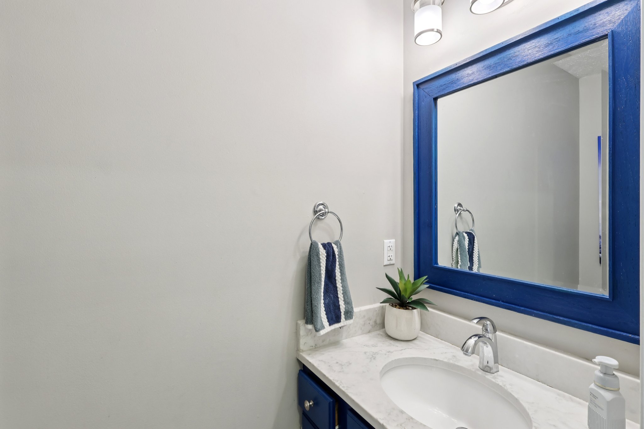 W Sturbridge Dr-S2910-030.jpg