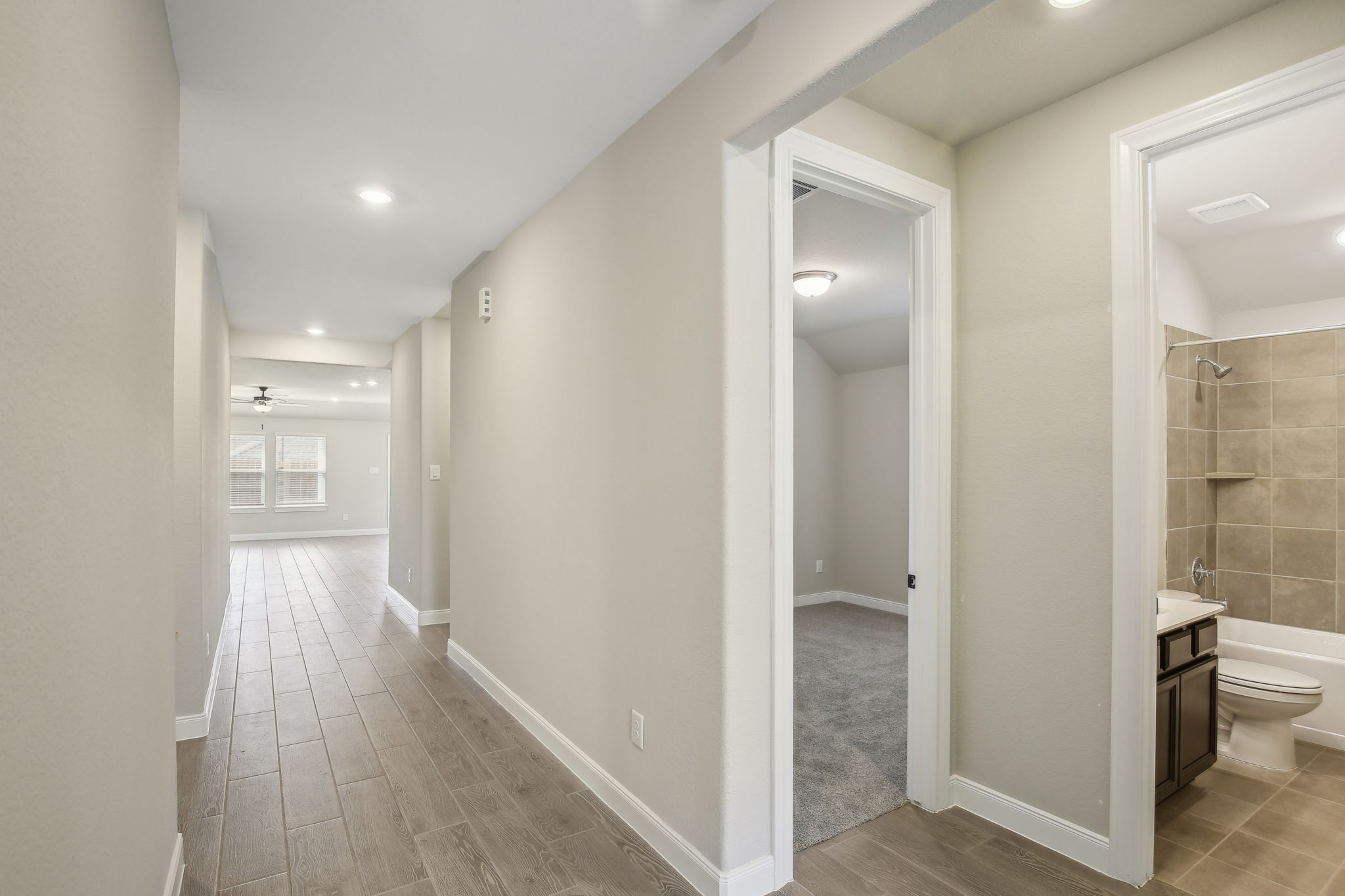 Houston - Montgomery Oaks - 1880 Canyon Oaks St, Conroe, TX 77304 - 012