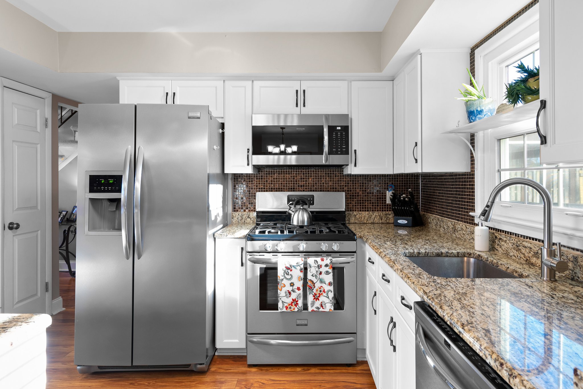 14. 1880 Harcourt Ave.jpg