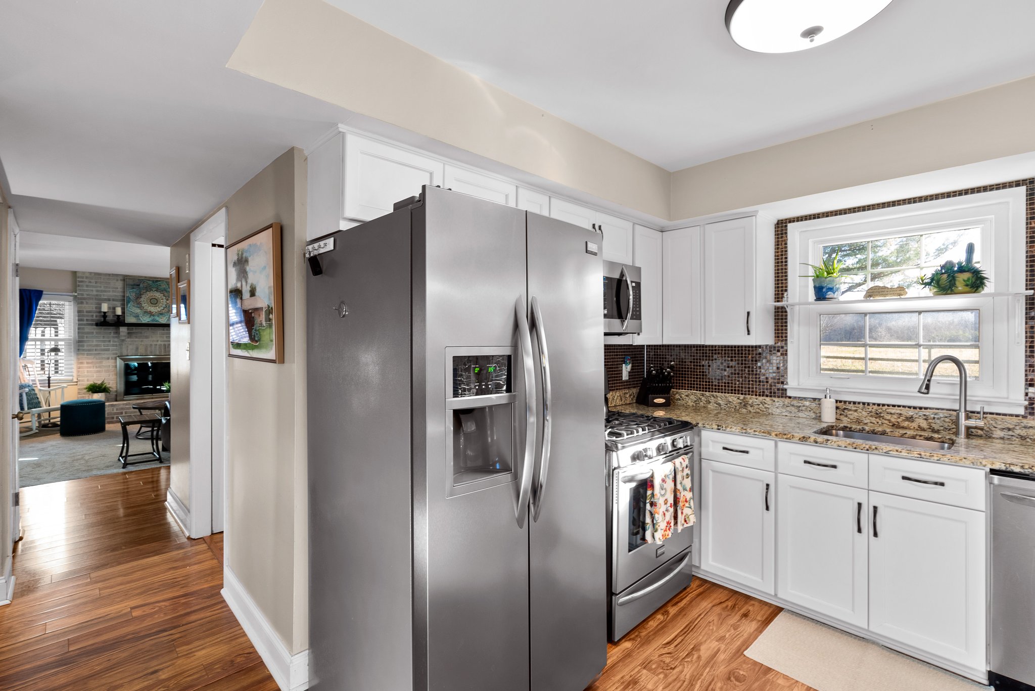 15. 1880 Harcourt Ave.jpg