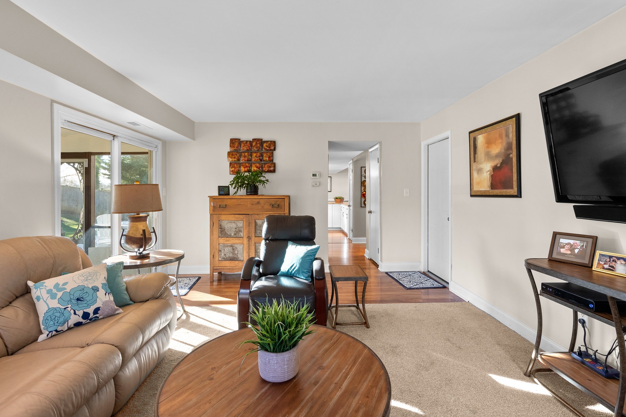 20. 1880 Harcourt Ave.jpg