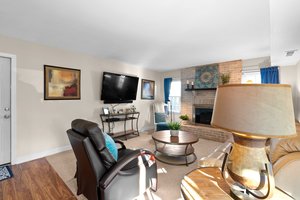 22. 1880 Harcourt Ave.jpg