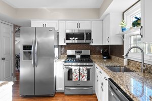 14. 1880 Harcourt Ave.jpg