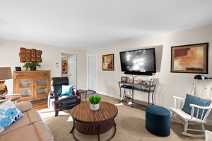 21. 1880 Harcourt Ave.jpg