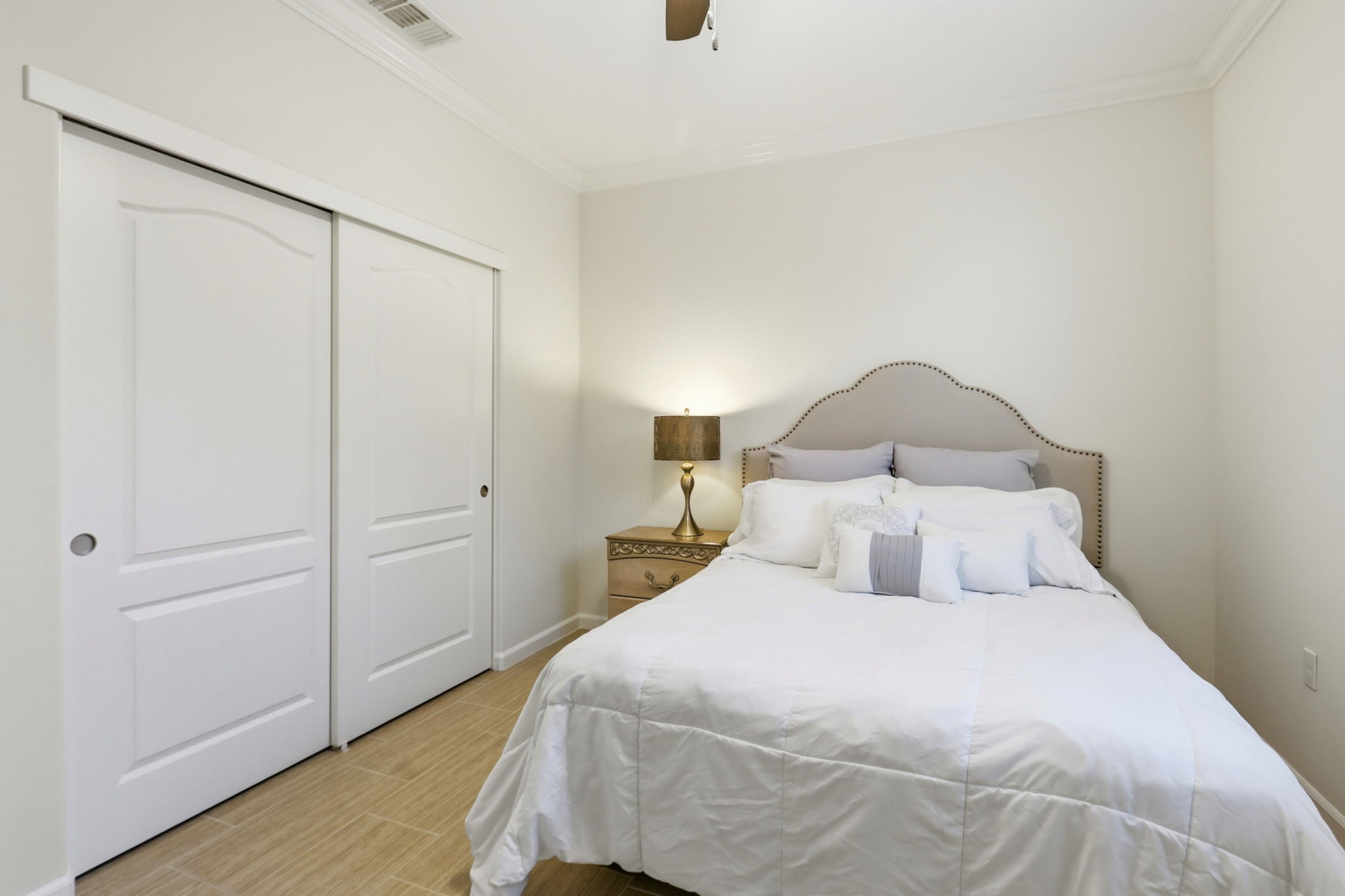 030_F8_18800 Paprika Dr