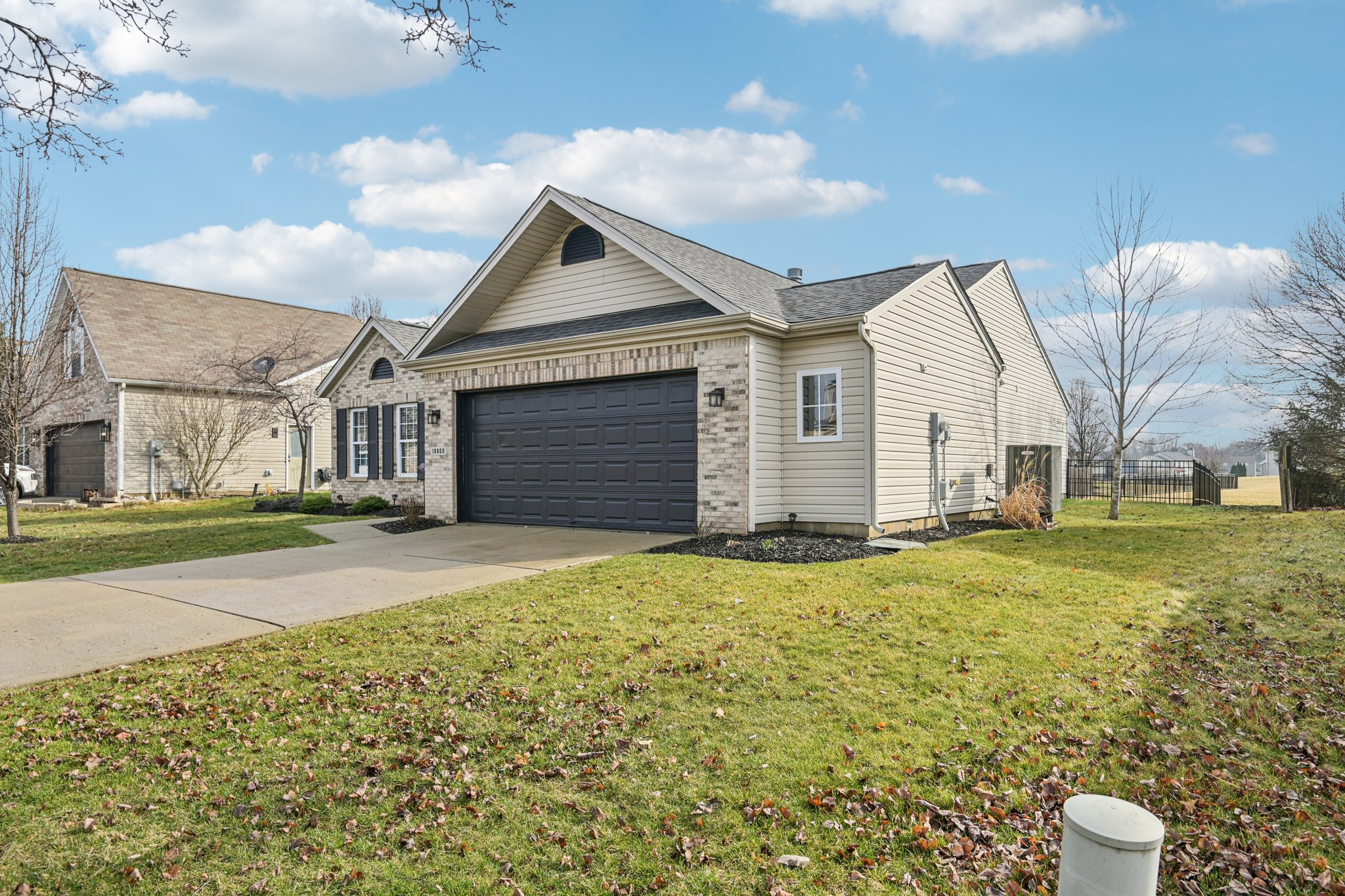 Edwards Grove Dr-S0703-002.jpg