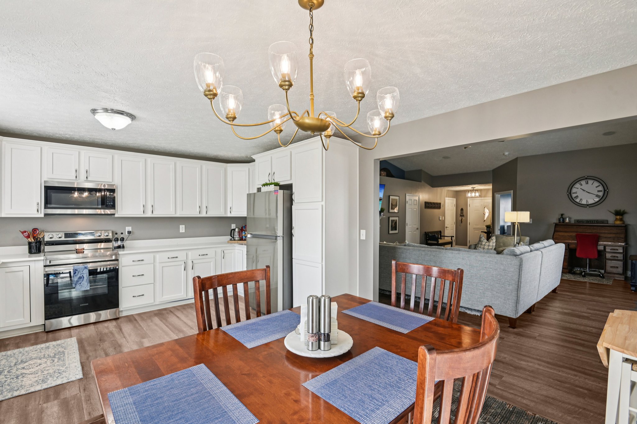 Edwards Grove Dr-S0703-014.jpg